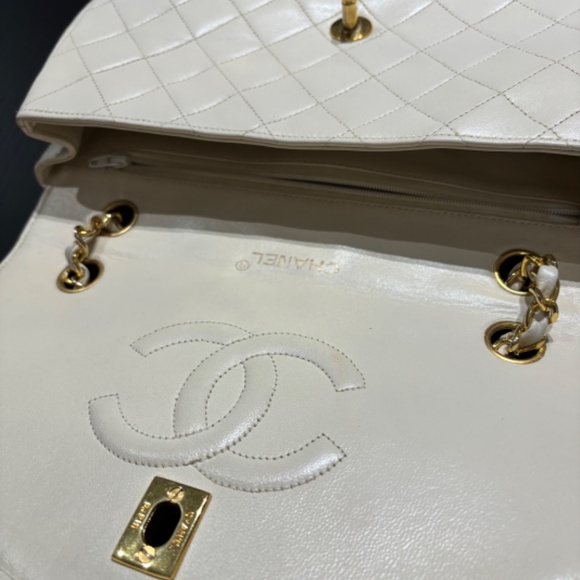 Vintage Beige Flap Chanel Bag - Picture 6 of 10